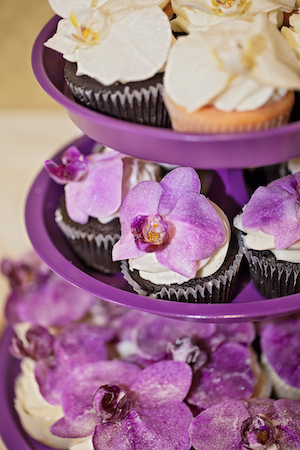 orchid-adorned-wedding-cupcake
